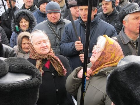 В Хмельницком подрались свободовцы и регионалы. Видео