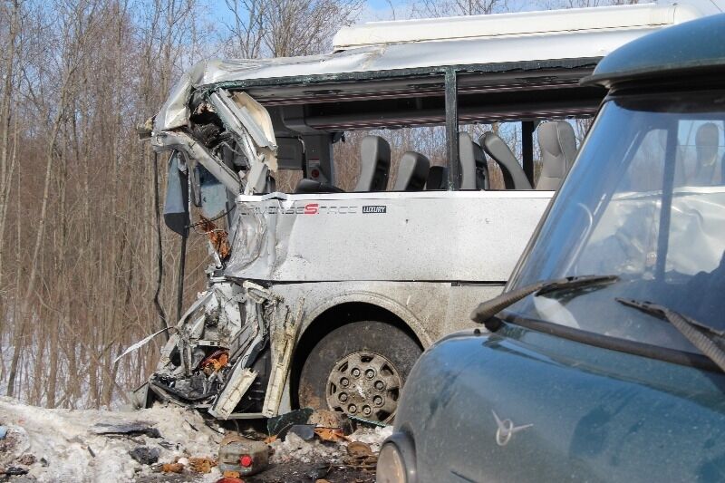 В России фура расплющила туристический автобус: шесть погибших. Обновлено