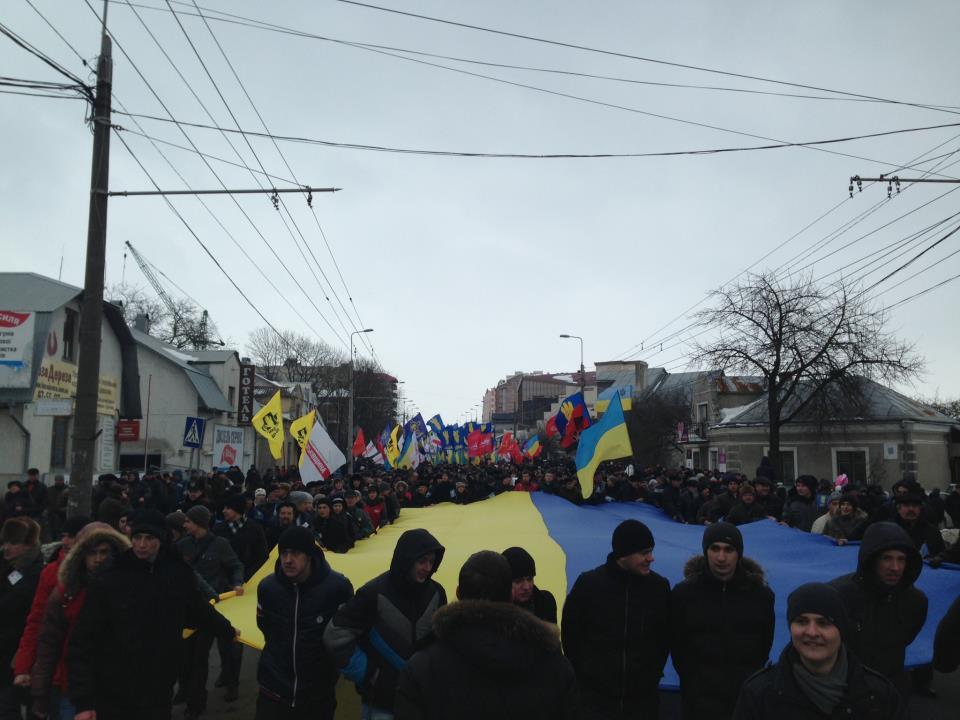 Количество "повстанцев" в Тернополе выросло до 5 тыс. – милиция