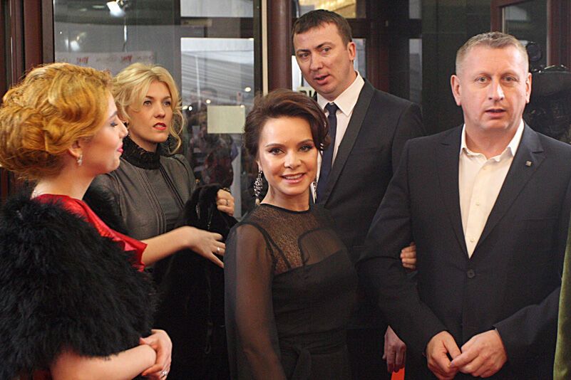 Звезды показали свои лучшие наряды на "ViVa-2012"