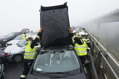 В Швейцарии из-за тумана столкнулись полсотни машин