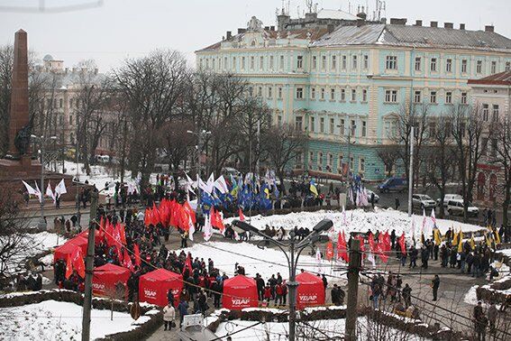 Оппозиция в Черновцах смогла собрать только 750 человек