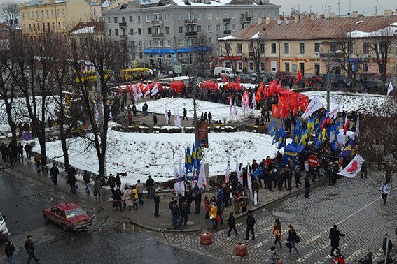 Оппозиция в Черновцах смогла собрать только 750 человек