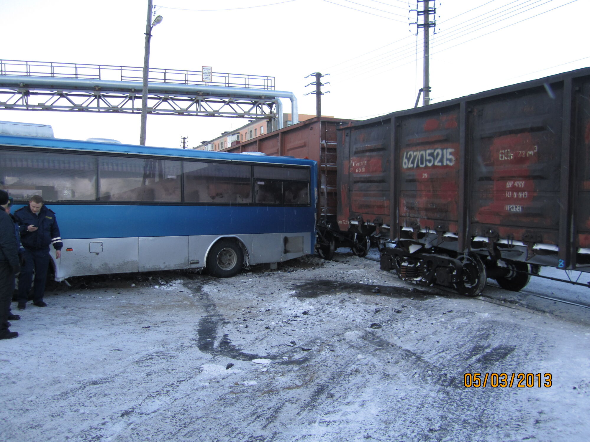 Автобус столкнулся с локомотивом на Сахалине: есть пострадавшие