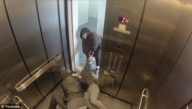 У Нью-Йорку поставили експеримент "вбивство в ліфті". Відео