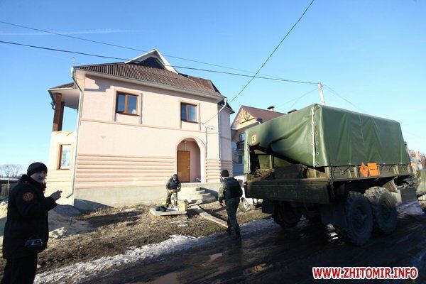В жилом доме Житомира взорвался снаряд. Видео