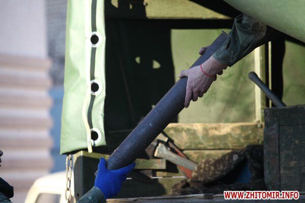 В жилом доме Житомира взорвался снаряд. Видео