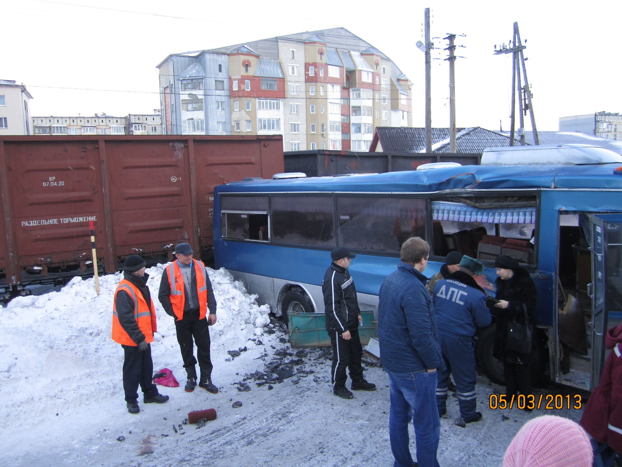 Автобус столкнулся с локомотивом на Сахалине: есть пострадавшие