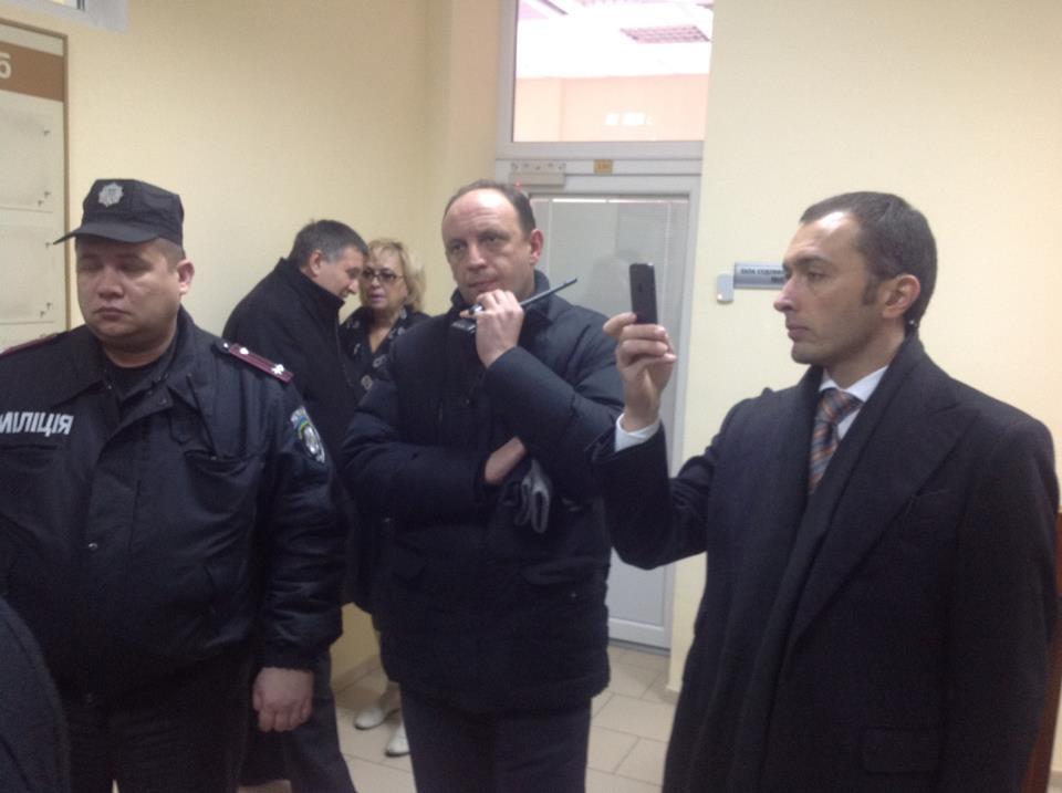 На заседание ВАСУ по Власенко пришли Яценюк, Кличко и Тягнибок