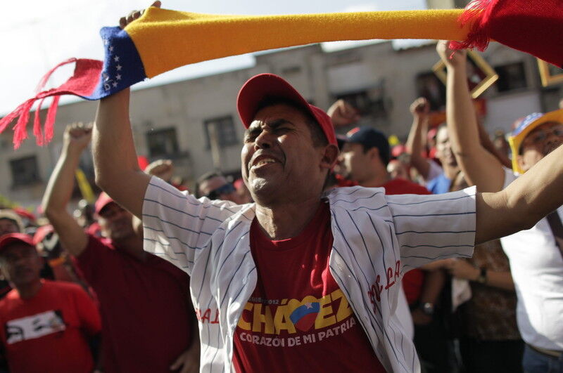 Тисячі венесуельців йшли за труною Чавеса
