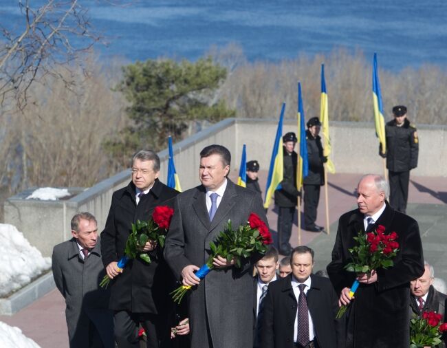 Янукович вручил Шевченковские премии за 2013 год