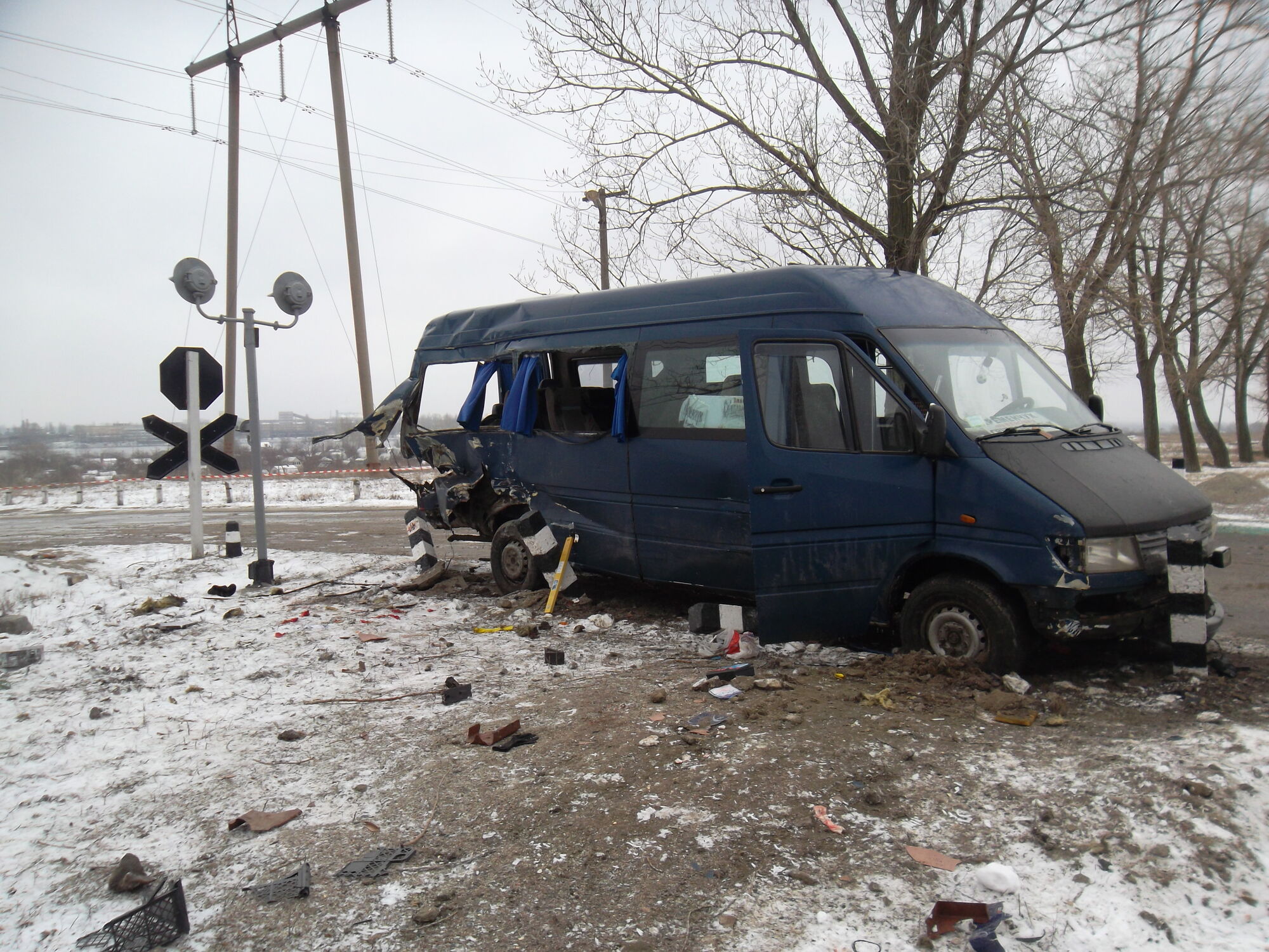 На Кировоградщине поезд протаранил автобус: есть жертвы