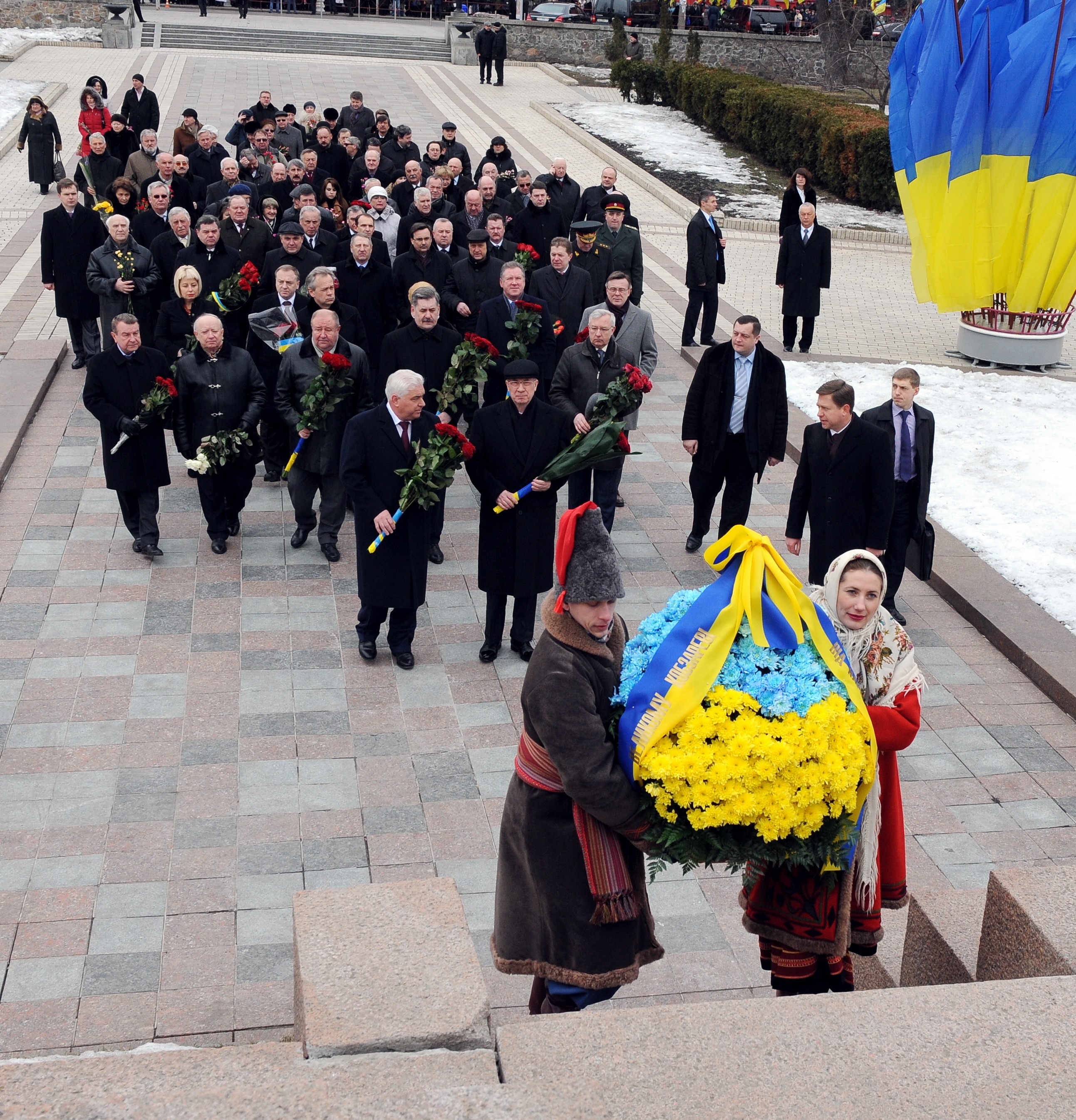 Азаров поклав квіти до пам'ятника Шевченку