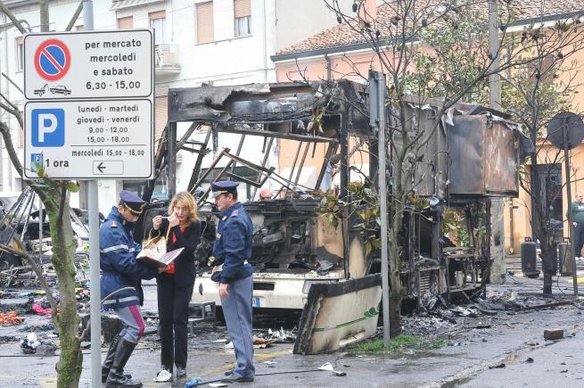 В Италии взорвался бар-фургон: три жертвы. Фото. Видео