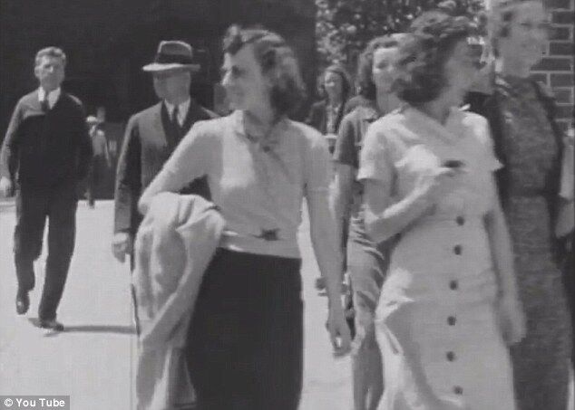 Розкрита таємниця жінки з мобільником в 1938 році. Фото. Відео