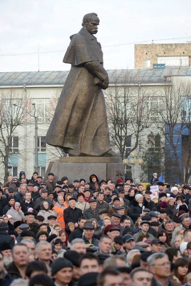 В Ривне оппозиция насчитала митингующих в 20 раз больше, чем милиция