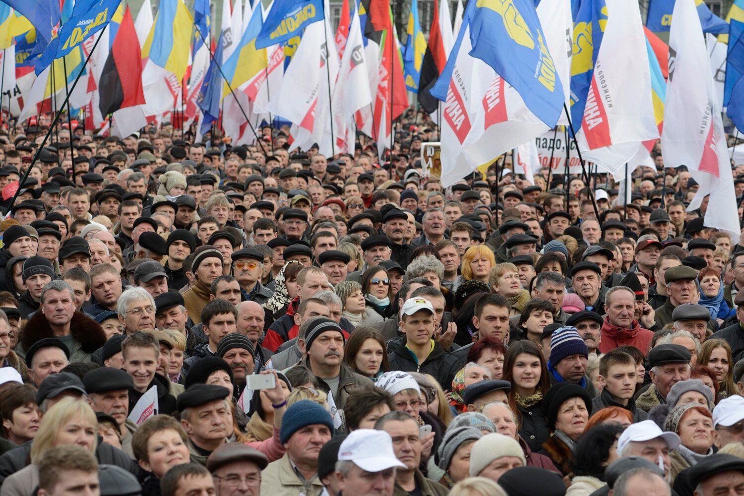 В Ривне оппозиция насчитала митингующих в 20 раз больше, чем милиция