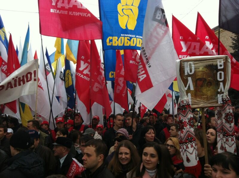 В Ривне оппозиция насчитала митингующих в 20 раз больше, чем милиция