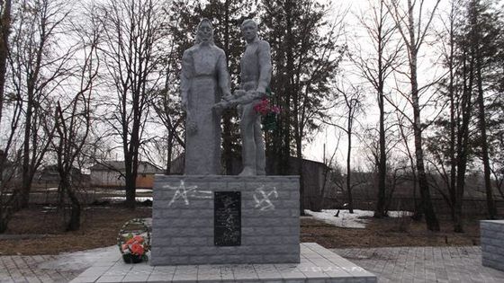 На Сумщине разбили памятники жертвам УПА