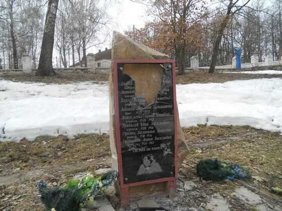 На Сумщине разбили памятники жертвам УПА