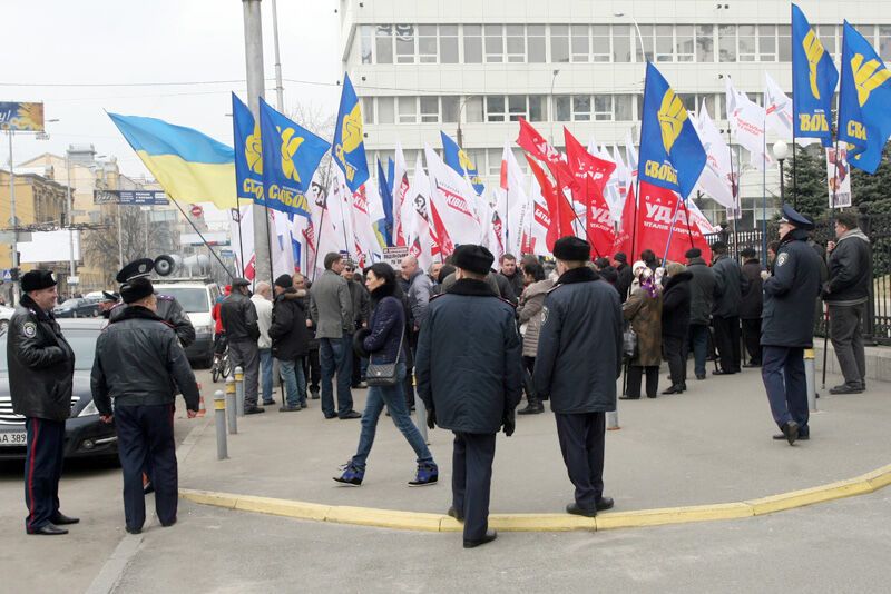 Под Конституционным судом в Киеве прошел митинг