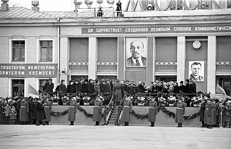 Сьогодні - День космонавтики