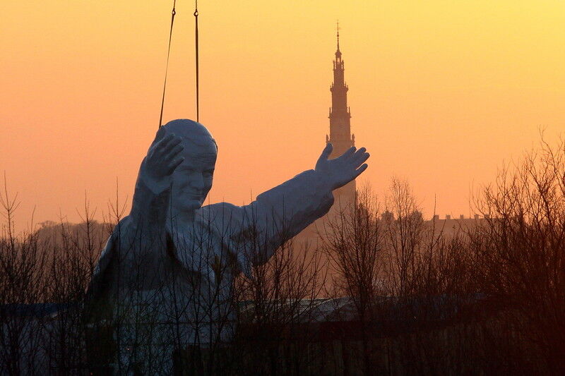 У Польщі відкриють 14-метрову статую Іоанна Павла II. Фото