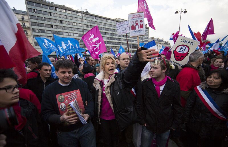 Тысячи парижан протестовали против однополых браков