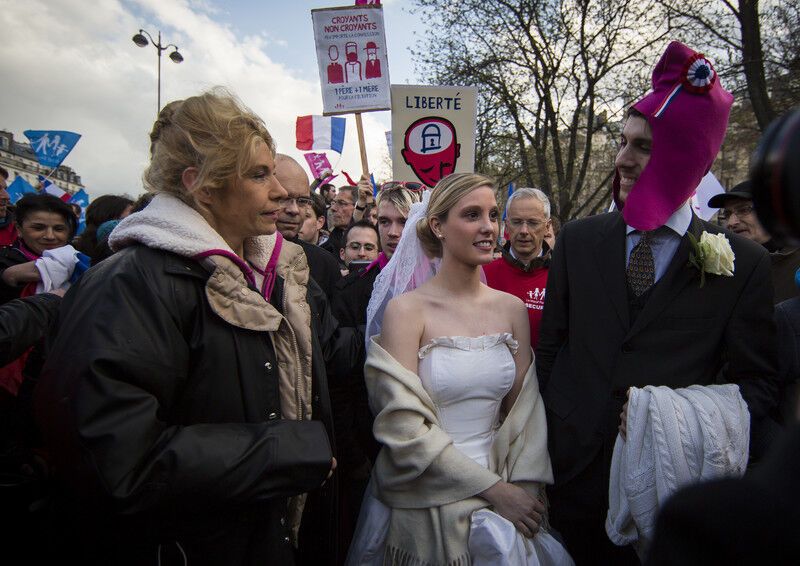 Тысячи парижан протестовали против однополых браков