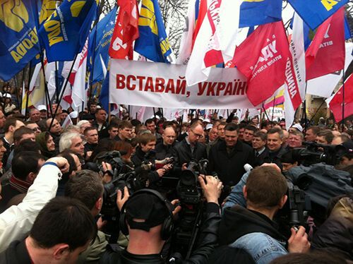 Оппозиция насчитала в Полтаве 8 тысяч "повстанцев"