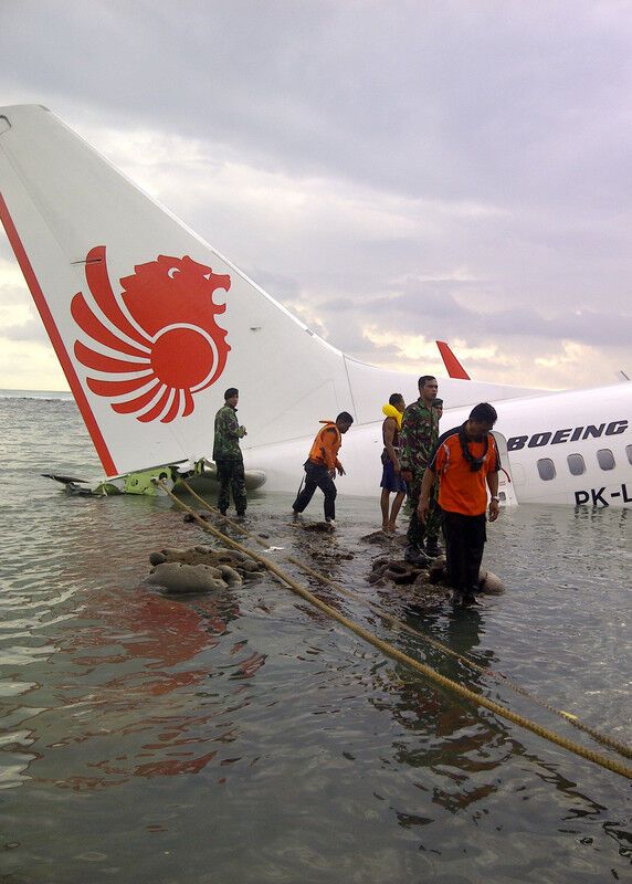 В авиакатастрофе на Бали пострадали 50 человек