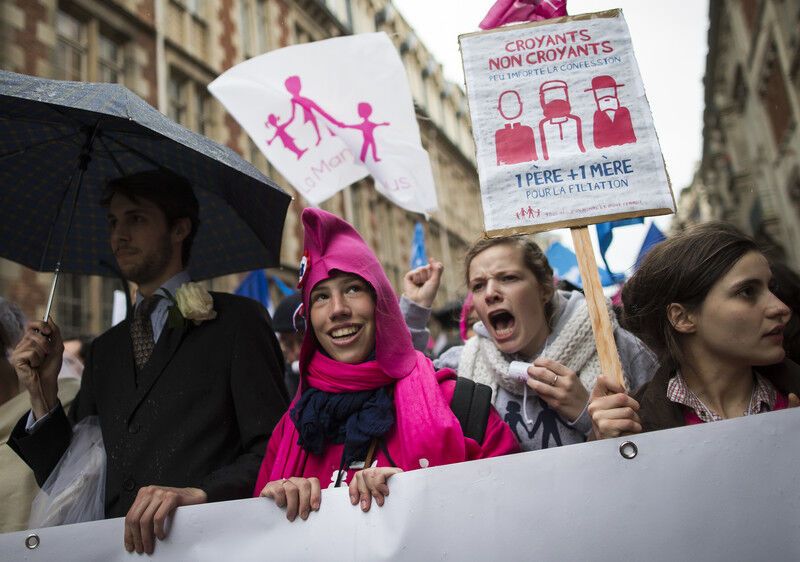 Тысячи парижан протестовали против однополых браков