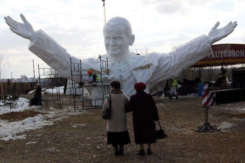 В Польше откроют 14-метровую статую Иоанна Павла II. Фото