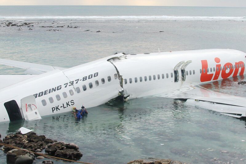 В авиакатастрофе на Бали пострадали 50 человек