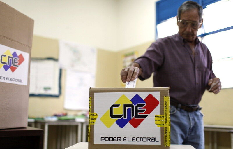 Выборы преемника Чавеса стартовали в Венесуэле