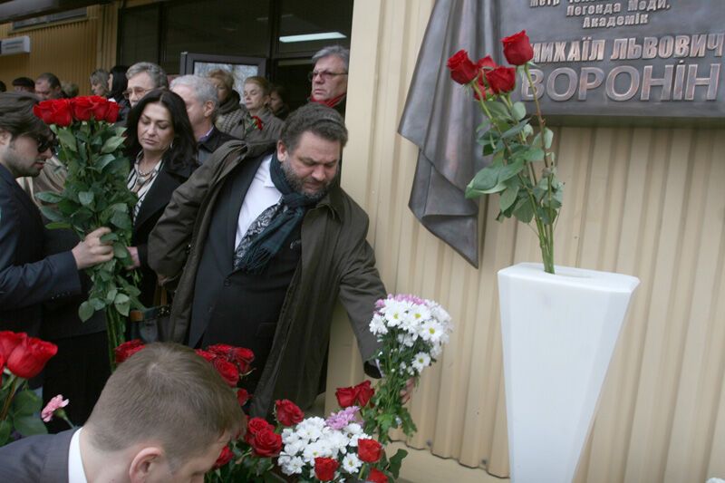 В Киеве установили барельеф Воронину
