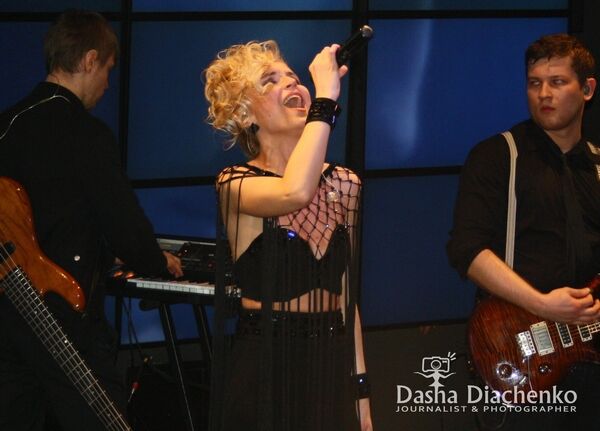 Исхудавшая Гагарина не смогла удержать зал. Фото