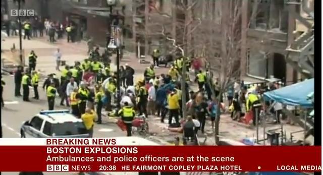 На финише Бостонского марафона прогремели два взрыва. Видео