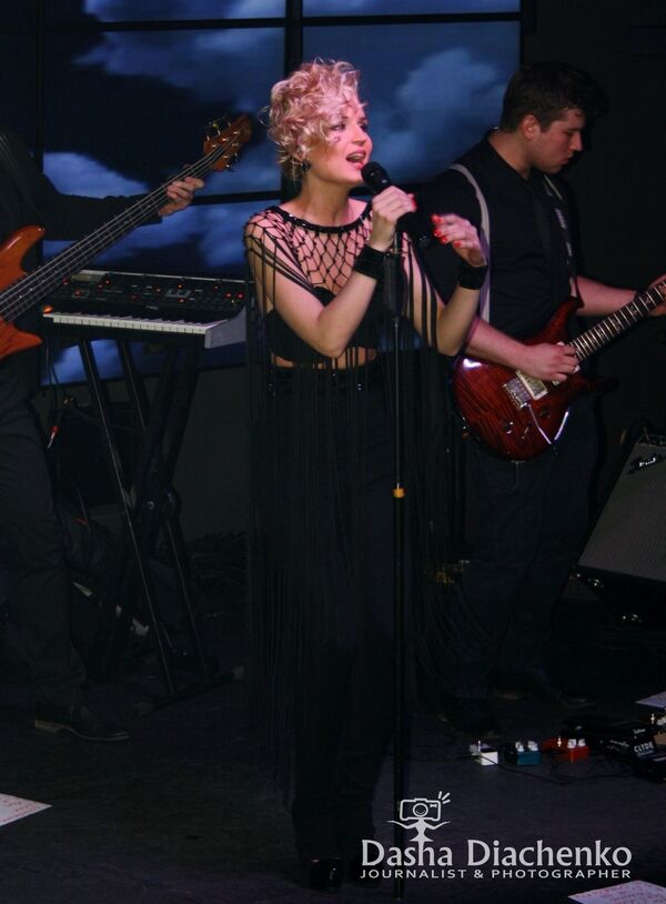 Исхудавшая Гагарина не смогла удержать зал. Фото