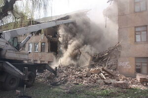 Спасатели разобрали рухнувший дом на Донетчине. Видео
