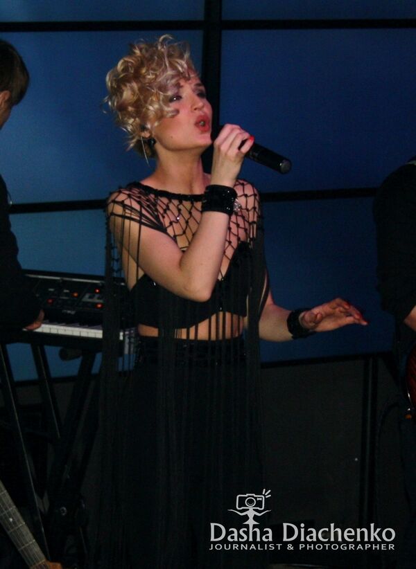 Исхудавшая Гагарина не смогла удержать зал. Фото