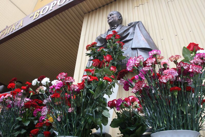 В Киеве установили барельеф Воронину