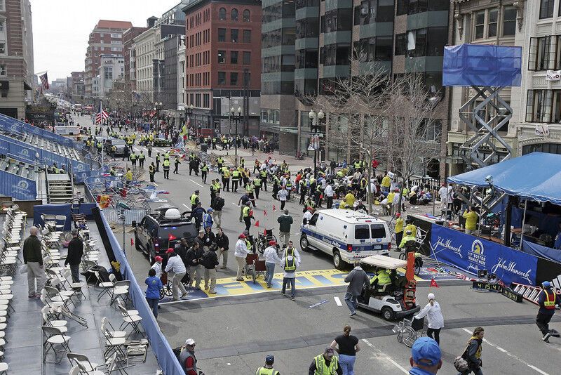 Зросло число жертв від вибухів в Бостоні. Відео