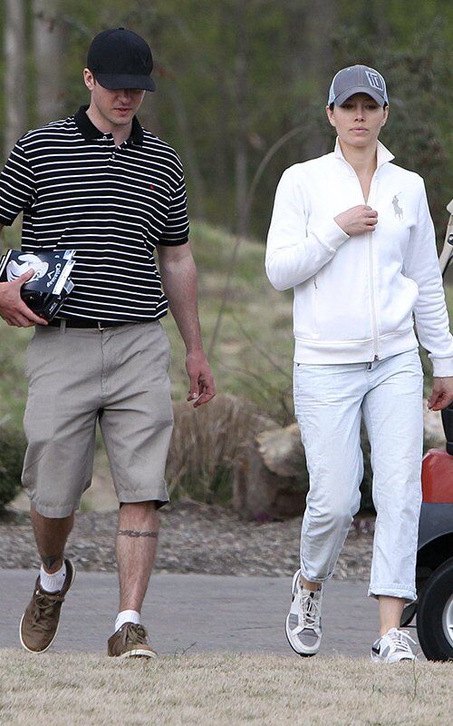 Джастин Тимберлейк и Джессика Бил играют в гольф вместе