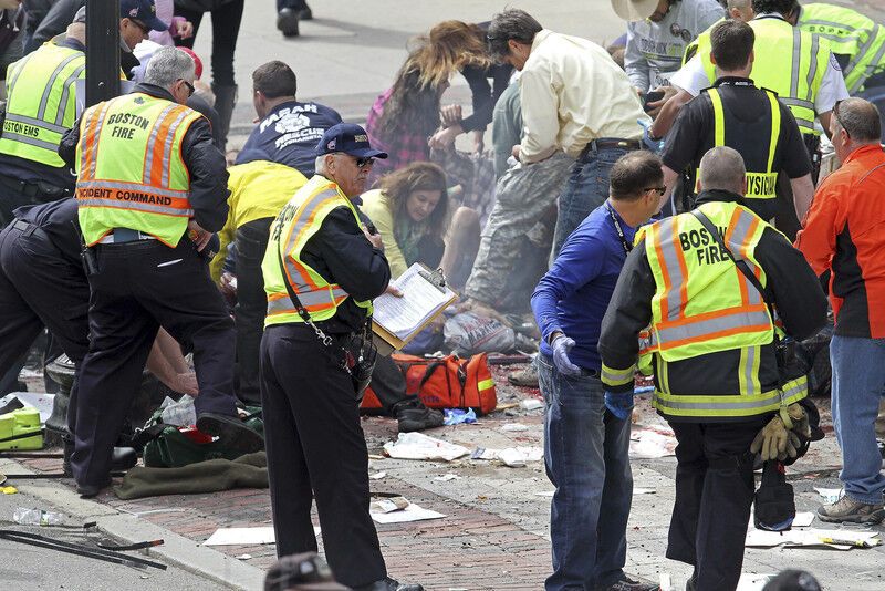 Возросло число жертв от взрывов в Бостоне. Видео