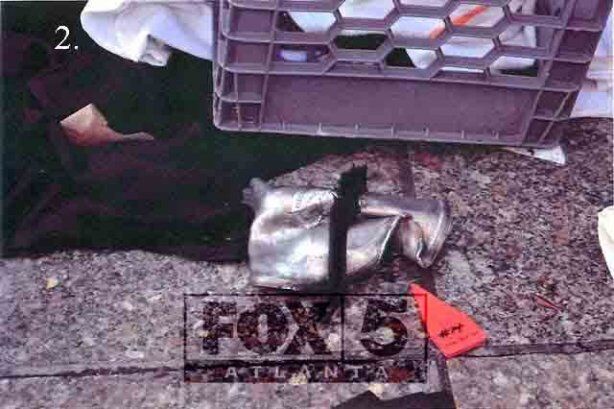К журналистам попали фотографии бостонских бомб