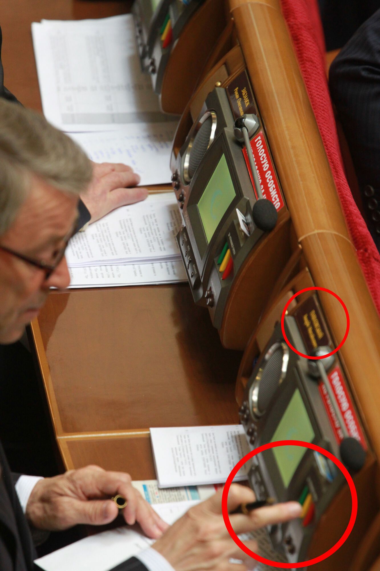 Регионалы уличили оппозицию в "кнопкодавстве"