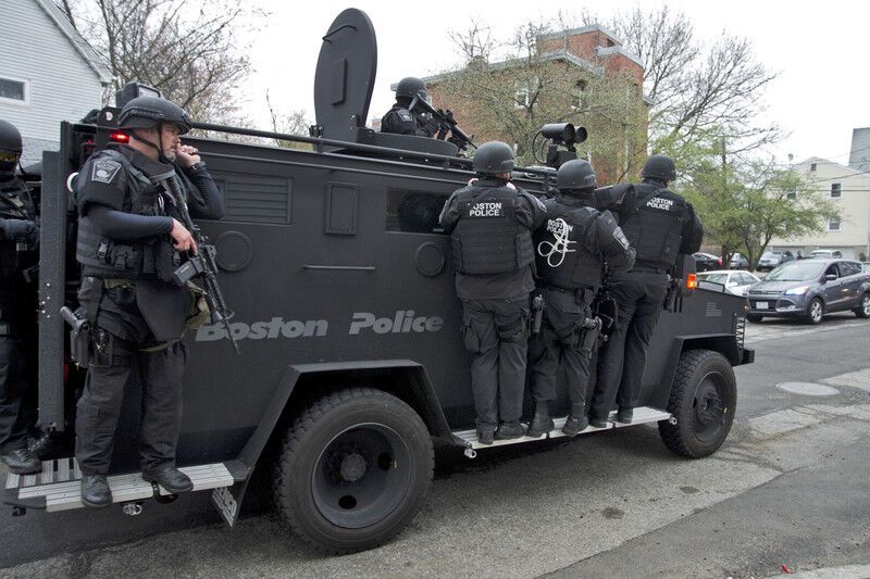Жители Бостона: спецоперация напоминает киносъемки