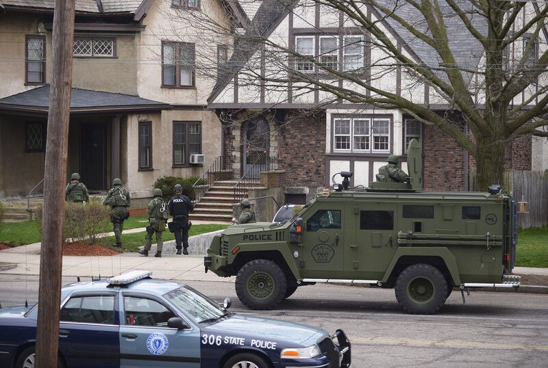 Поліція оточила будинок, де сховався бостонський терорист