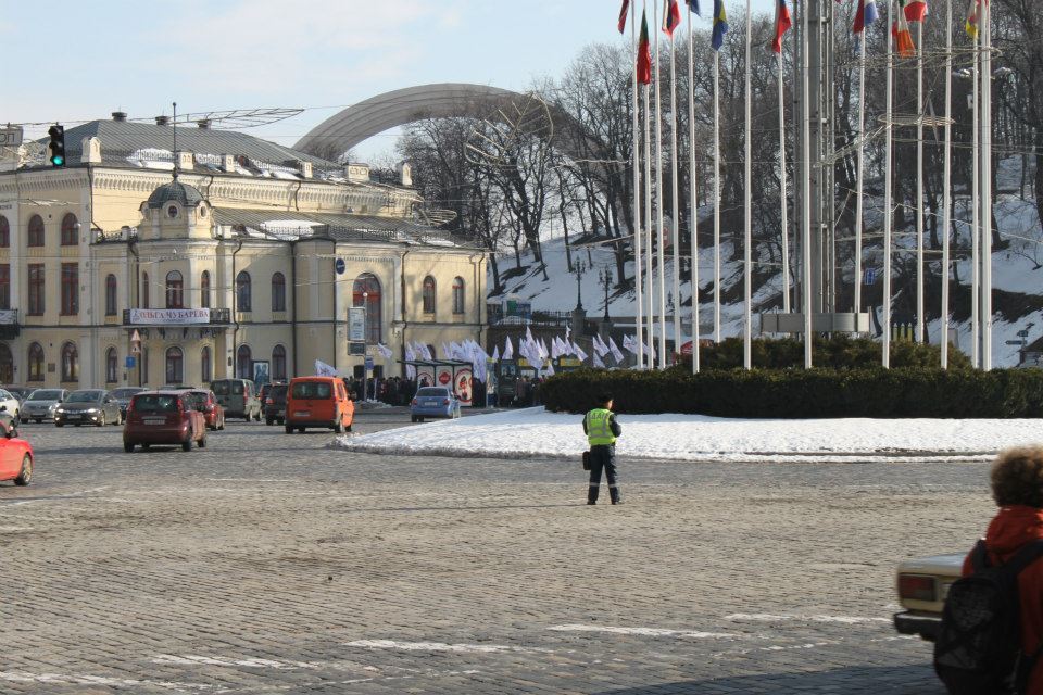 Оппозиция с "боевым настроением" направилась к Раде. Фото. Видео